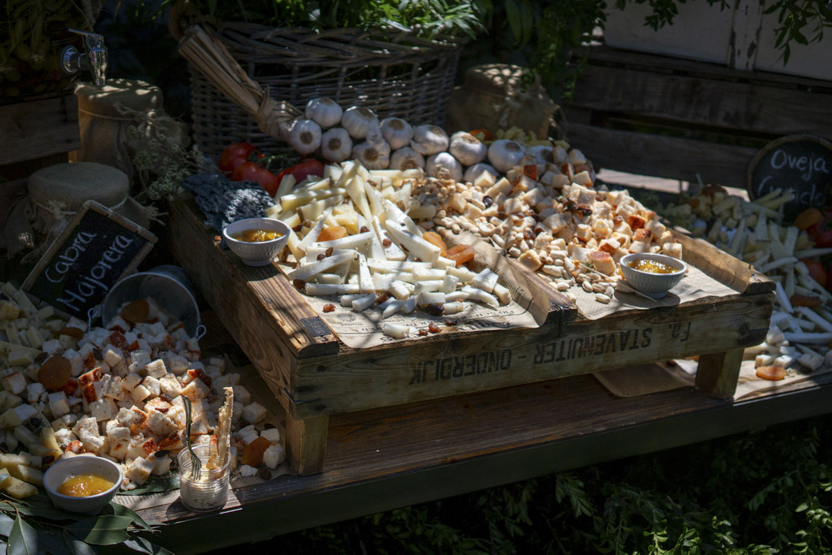 Evento, personas, boda, evento de empresa. Cocktail, comida, puesto de comida, queso, boda, evento.