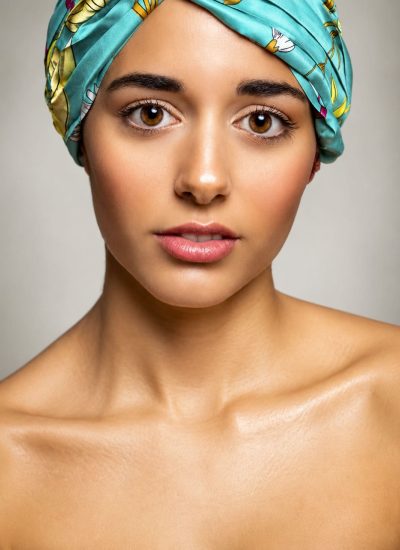 Retrato de mujer en estudio